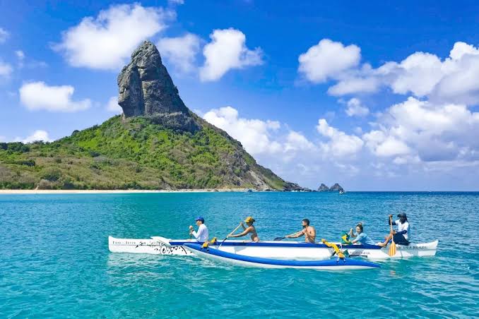 Canoa Havaiana em Noronha