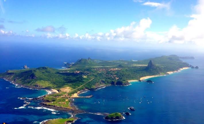 Fernando de Noronha vista do alto
